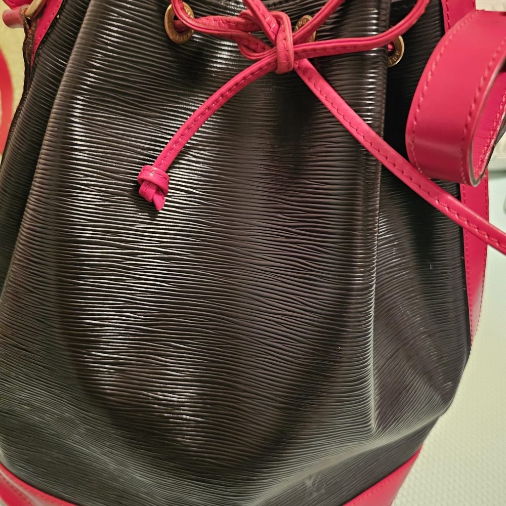 Louis Vuitton Elegant Black and Red Women's Bag.
